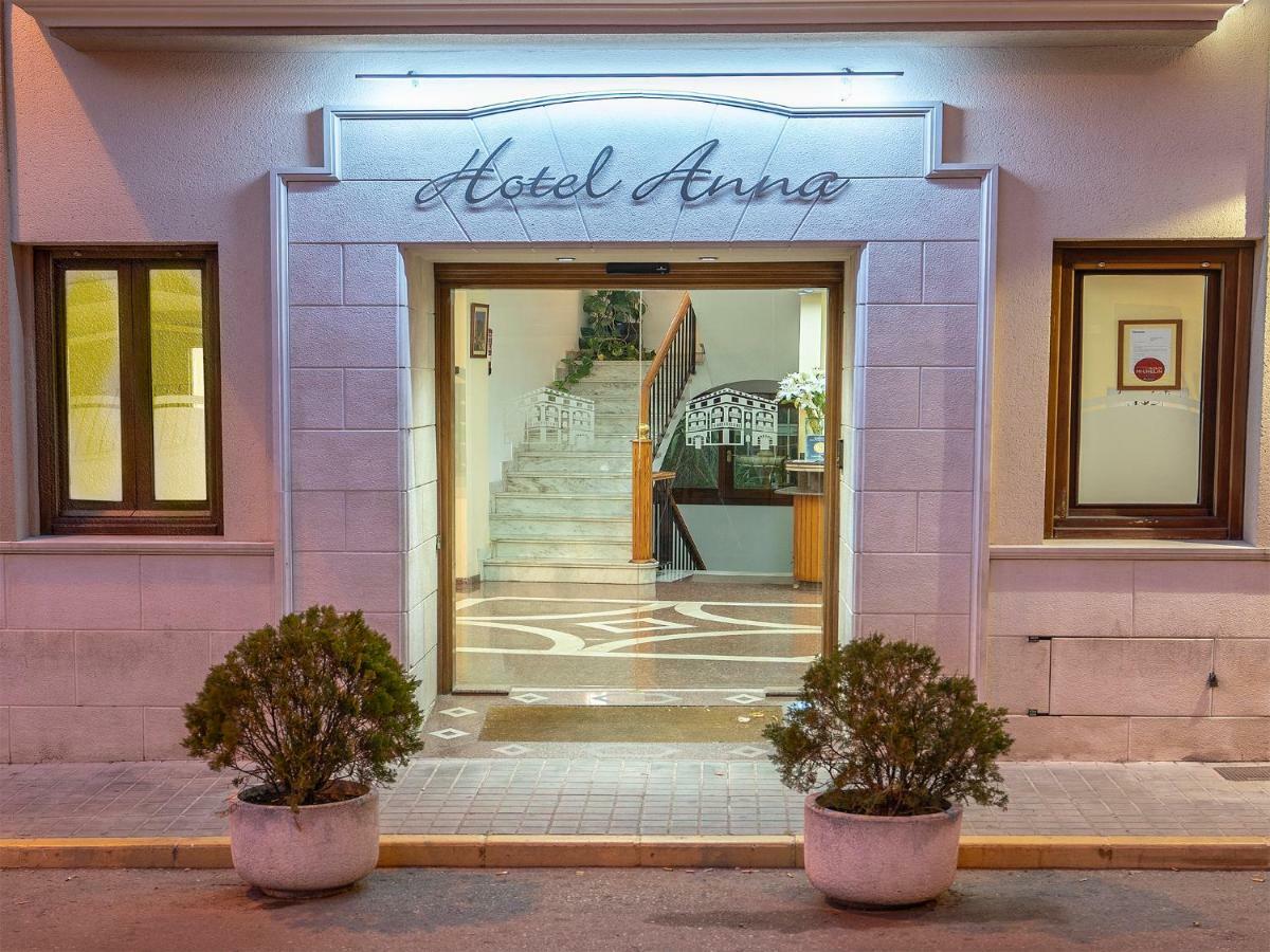 קוסנטיינה Hotel Anna מראה חיצוני תמונה